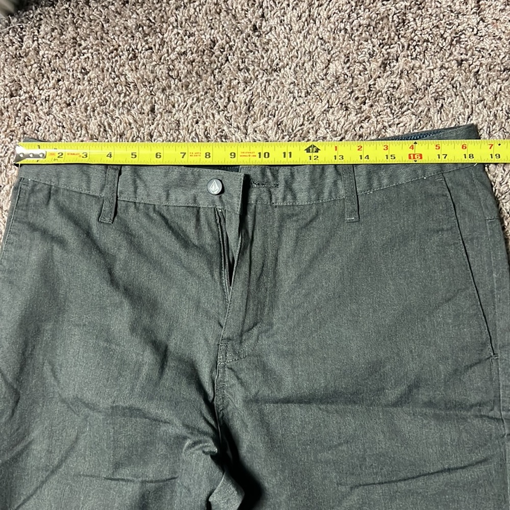 Volcom Shorts - Picture 5 of 7